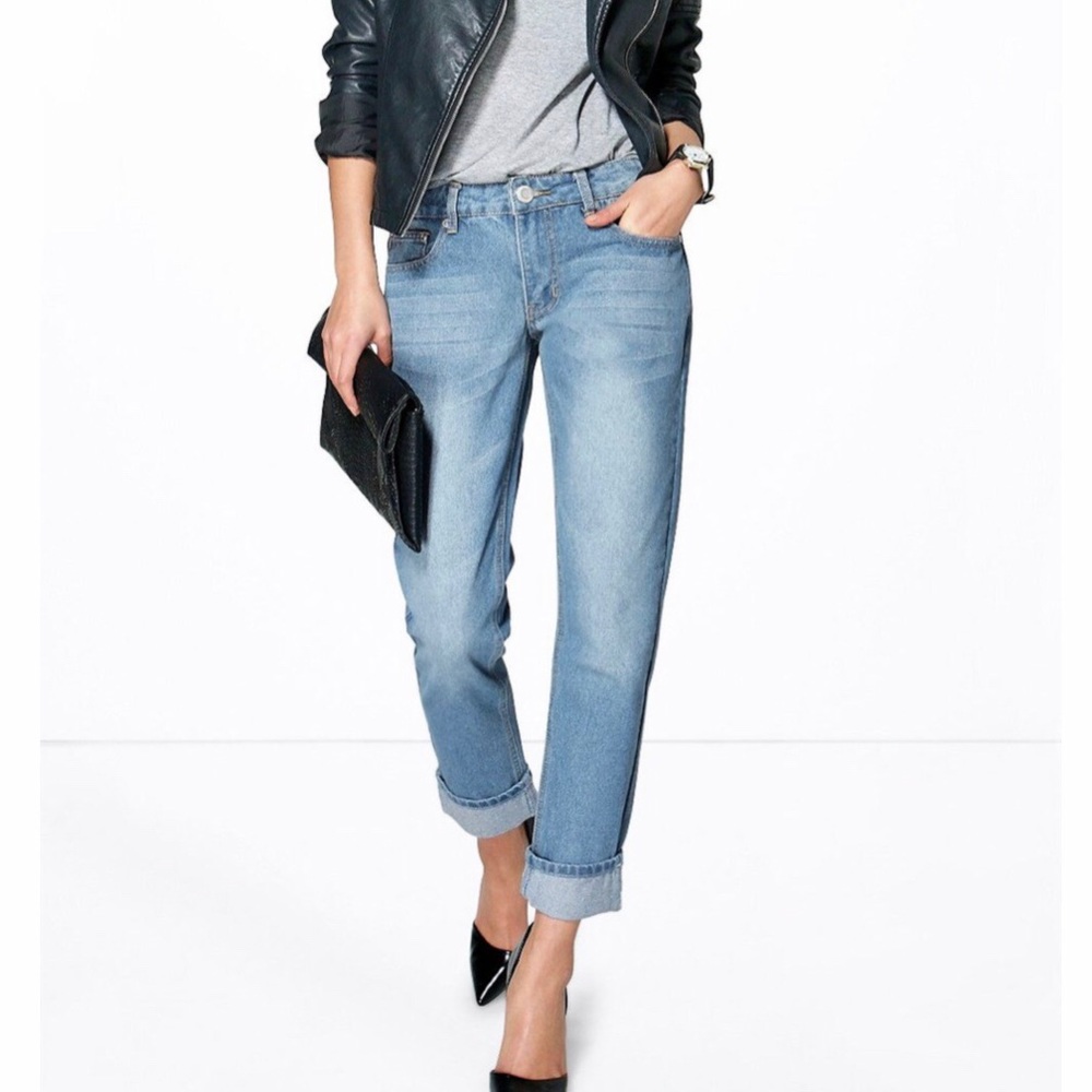 Old Navy  Low-Rise Mom Jeans